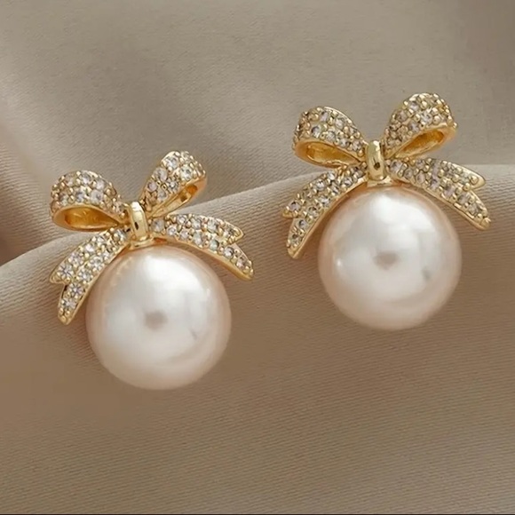 Rhinestones Bow & Faux Pearl Earrings - Picture 3 of 3